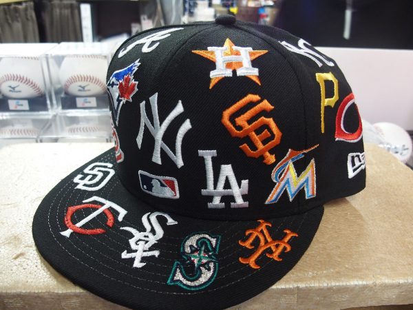 MLB全球団のチームロゴをヘッドウェアの全面に刺繍で施したニューエラ 